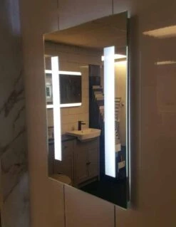 Thornton Illuminated Bathroom Mirror - Battery Powered - 600 X 400 - Croydex -Burlington Bath Shop 20190227 111719